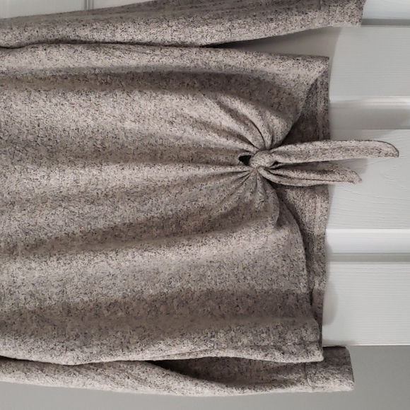 Sweater with knot tie in front - Picture 2 of 4